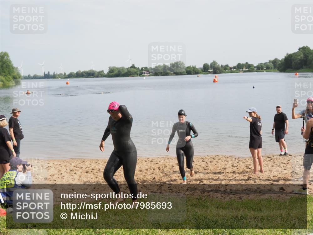 21.06.2025 - 27. Vierlanden-Triathlon MichiJ http://msf.ph/oto/7985693 15.06.2026 09:10:25 Schwimmen 213, 218, 250 meine-sportfotos.de