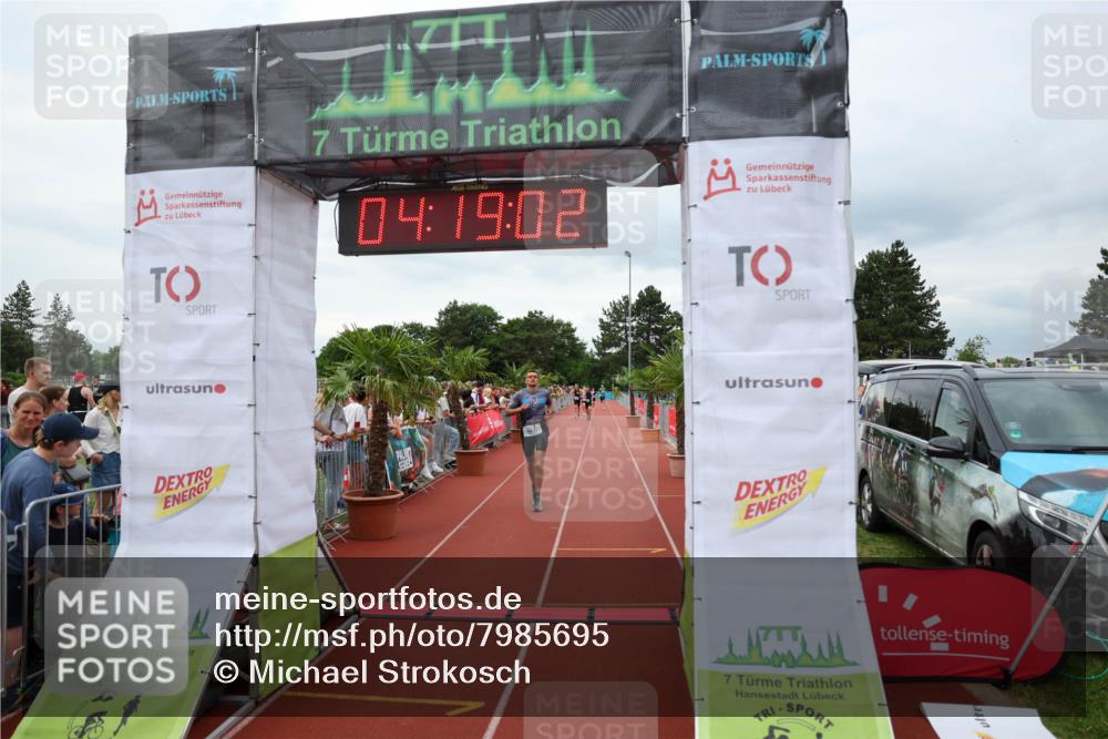 15.06.2025 - 7 Türme Triathlon Michael Strokosch http://msf.ph/oto/7985695 15.06.2025 14:19:02 Ziel 604, 677 meine-sportfotos.de