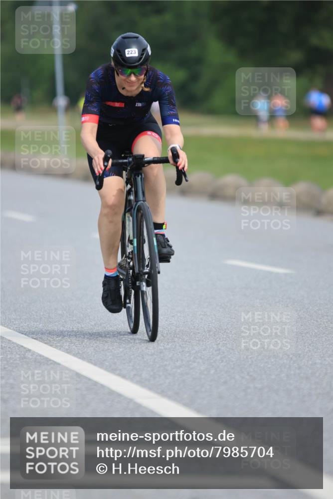 15.06.2025 - 27. Vierlanden-Triathlon H.Heesch http://msf.ph/oto/7985704 15.06.2025 11:06:11 Radfahren 16, 206, 220, 223, 697, 705, 760 meine-sportfotos.de