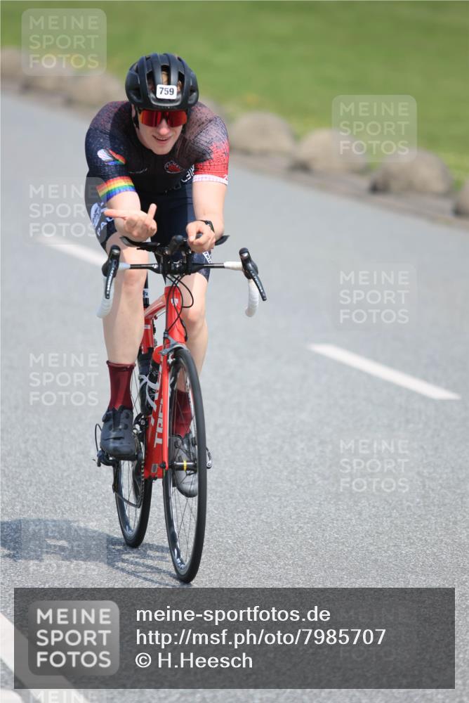 15.06.2025 - 27. Vierlanden-Triathlon H.Heesch http://msf.ph/oto/7985707 15.06.2025 11:31:36 Radfahren 652, 682, 759, 838, 956, 957 meine-sportfotos.de