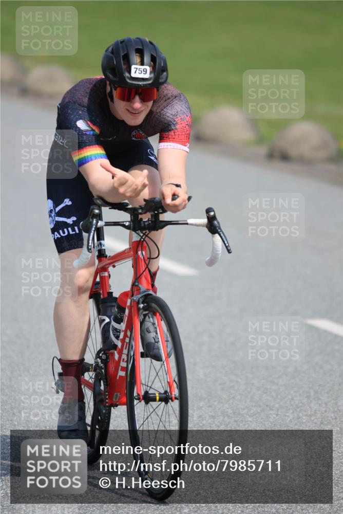 15.06.2025 - 27. Vierlanden-Triathlon H.Heesch http://msf.ph/oto/7985711 15.06.2025 11:31:36 Radfahren 652, 682, 759, 838, 956, 957 meine-sportfotos.de