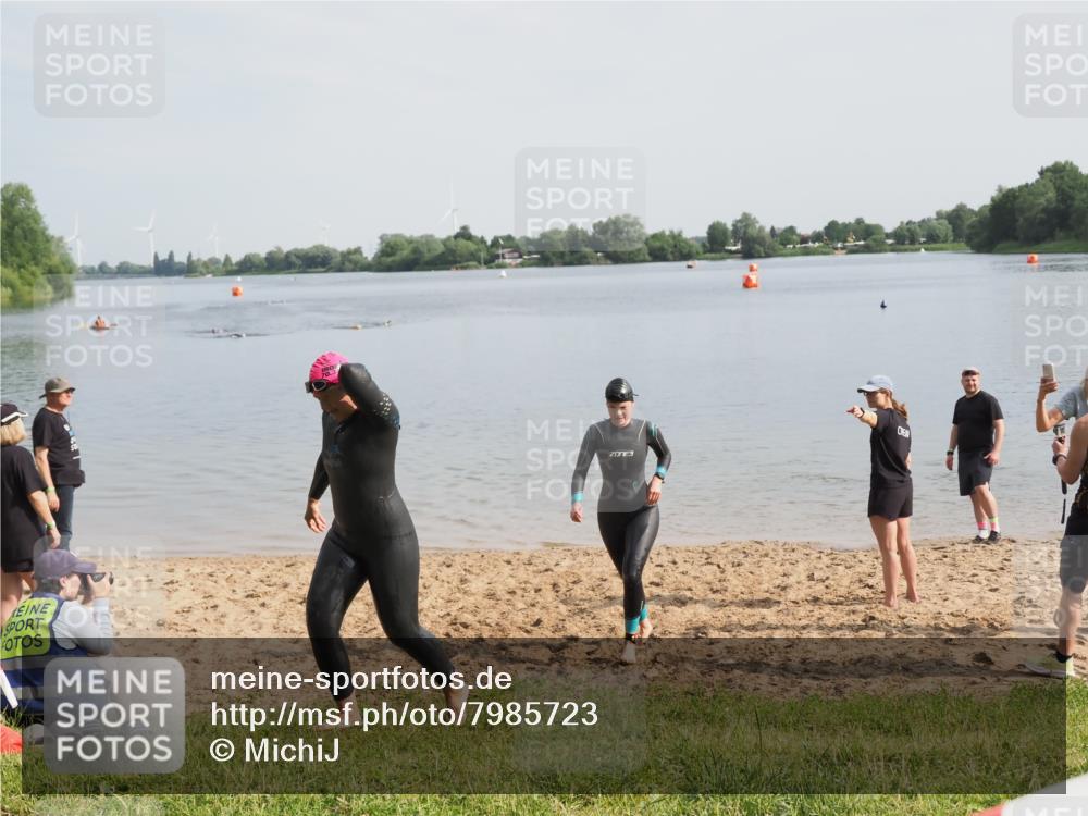21.06.2025 - 27. Vierlanden-Triathlon MichiJ http://msf.ph/oto/7985723 15.06.2026 09:10:26 Schwimmen 213, 218, 250 meine-sportfotos.de