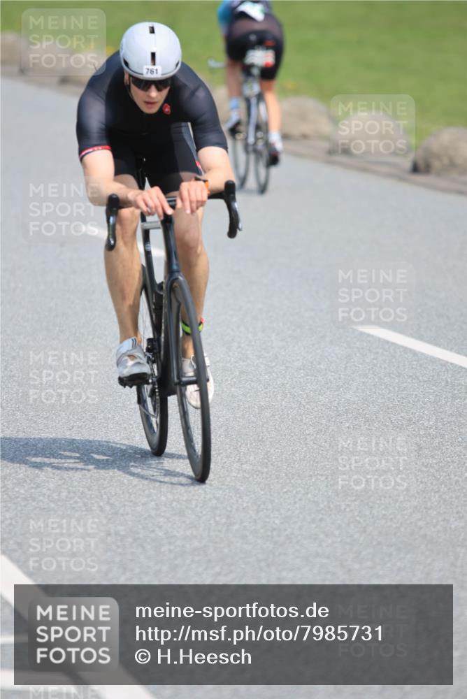 15.06.2025 - 27. Vierlanden-Triathlon H.Heesch http://msf.ph/oto/7985731 15.06.2025 11:31:56 Radfahren 113, 761, 898, 913, 959 meine-sportfotos.de