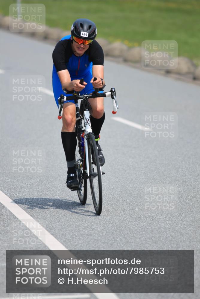 15.06.2025 - 27. Vierlanden-Triathlon H.Heesch http://msf.ph/oto/7985753 15.06.2025 11:32:05 Radfahren 144, 892, 959 meine-sportfotos.de
