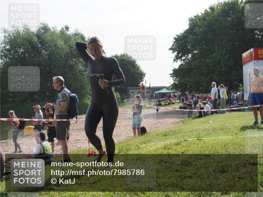 15.06.2025 - 27. Vierlanden-Triathlon KatJ http://msf.ph/oto/7985786 15.06.2025 08:59:14 Schwimmen 227 meine-sportfotos.de