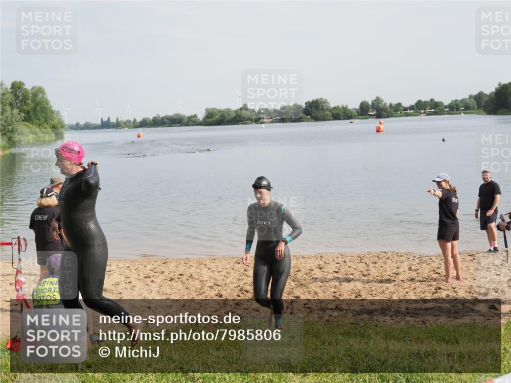 21.06.2025 - 27. Vierlanden-Triathlon MichiJ http://msf.ph/oto/7985806 15.06.2026 09:10:27 Schwimmen 213, 218, 250 meine-sportfotos.de