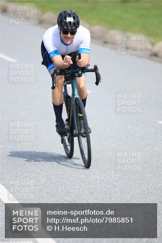15.06.2025 - 27. Vierlanden-Triathlon H.Heesch http://msf.ph/oto/7985851 15.06.2025 11:32:39 Radfahren 716 meine-sportfotos.de