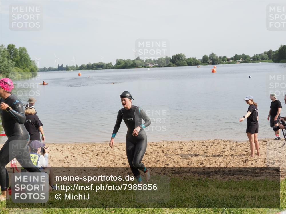 21.06.2025 - 27. Vierlanden-Triathlon MichiJ http://msf.ph/oto/7985856 15.06.2026 09:10:27 Schwimmen 213, 218, 250 meine-sportfotos.de