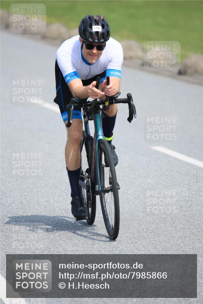 15.06.2025 - 27. Vierlanden-Triathlon H.Heesch http://msf.ph/oto/7985866 15.06.2025 11:32:40 Radfahren 716 meine-sportfotos.de