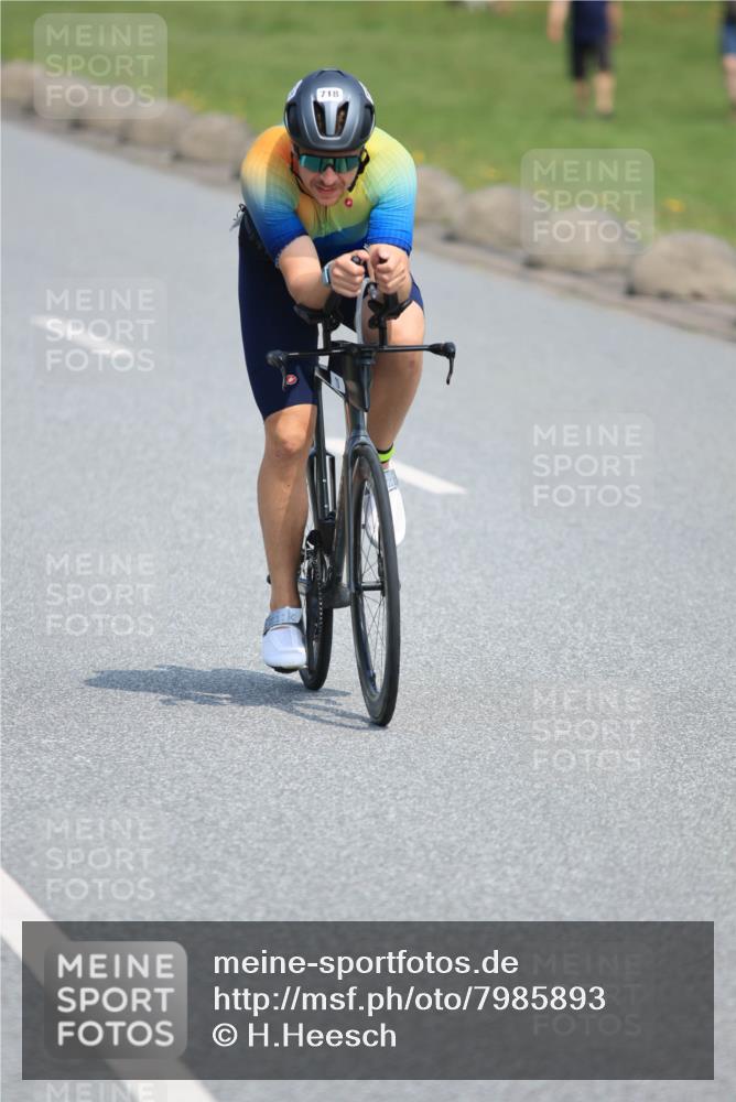 15.06.2025 - 27. Vierlanden-Triathlon H.Heesch http://msf.ph/oto/7985893 15.06.2025 11:32:49 Radfahren 718, 744, 771 meine-sportfotos.de