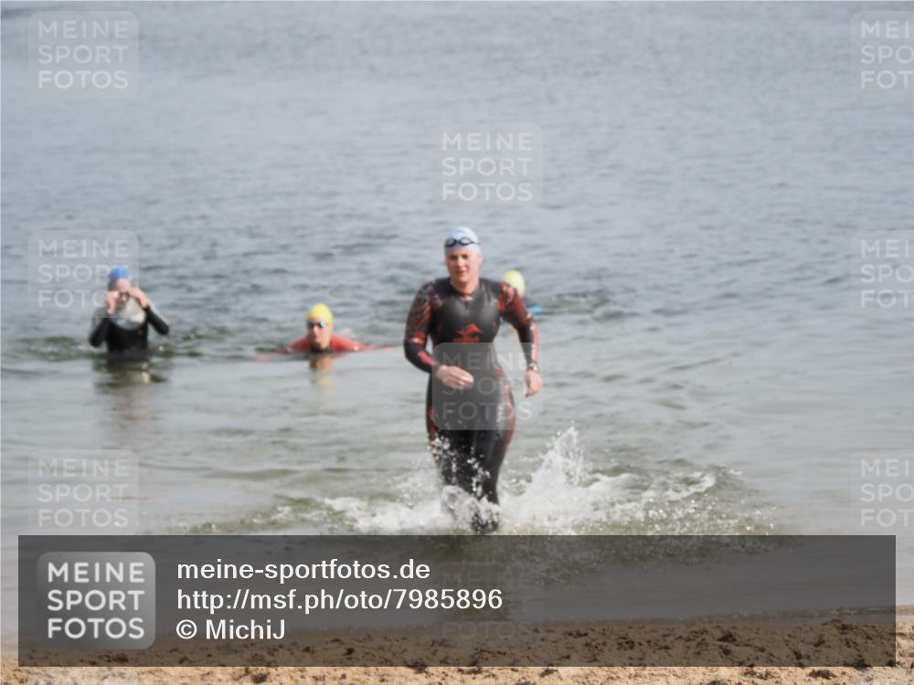 21.06.2025 - 27. Vierlanden-Triathlon MichiJ http://msf.ph/oto/7985896 15.06.2026 09:11:48 Schwimmen 245 meine-sportfotos.de