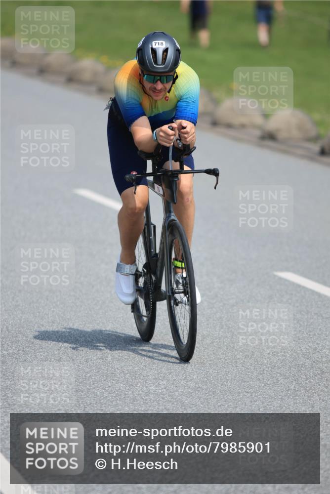 15.06.2025 - 27. Vierlanden-Triathlon H.Heesch http://msf.ph/oto/7985901 15.06.2025 11:32:49 Radfahren 718, 744, 771 meine-sportfotos.de