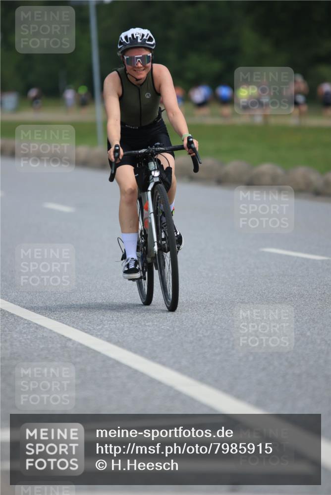 15.06.2025 - 27. Vierlanden-Triathlon H.Heesch http://msf.ph/oto/7985915 15.06.2025 11:06:24 Radfahren 5, 128, 485, 539 meine-sportfotos.de