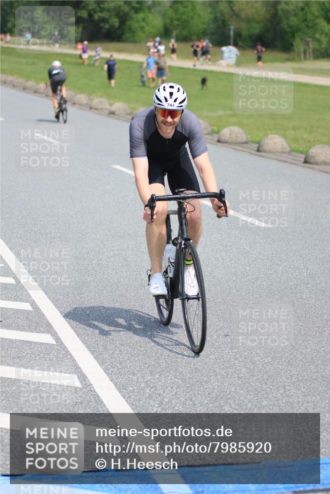 15.06.2025 - 27. Vierlanden-Triathlon H.Heesch http://msf.ph/oto/7985920 15.06.2025 11:32:56 Radfahren 650, 744, 771 meine-sportfotos.de