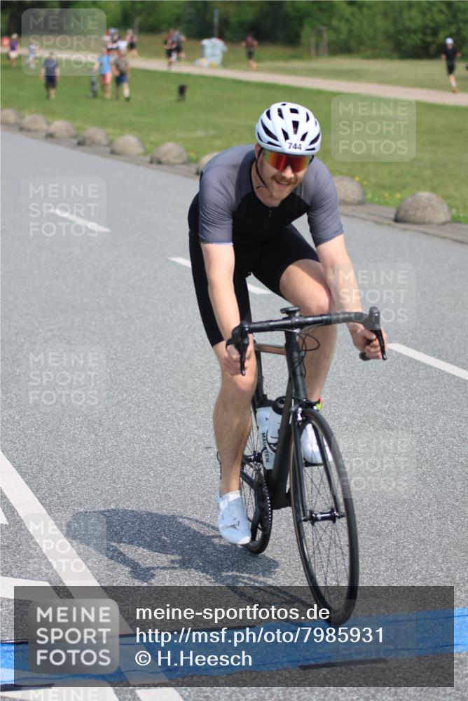 15.06.2025 - 27. Vierlanden-Triathlon H.Heesch http://msf.ph/oto/7985931 15.06.2025 11:32:56 Radfahren 650, 744, 771 meine-sportfotos.de