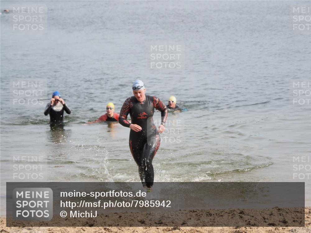 21.06.2025 - 27. Vierlanden-Triathlon MichiJ http://msf.ph/oto/7985942 15.06.2026 09:11:49 Schwimmen 245 meine-sportfotos.de