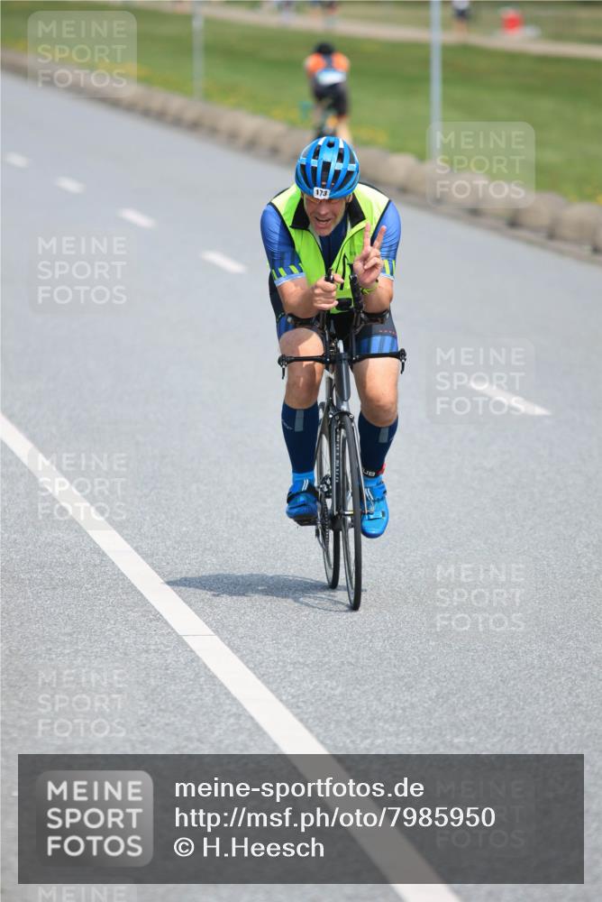 15.06.2025 - 27. Vierlanden-Triathlon H.Heesch http://msf.ph/oto/7985950 15.06.2025 11:33:05 Radfahren 173, 755, 757, 950 meine-sportfotos.de