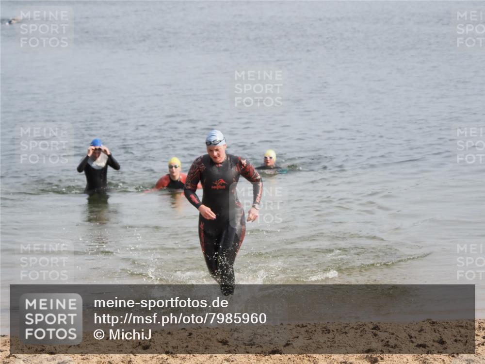 21.06.2025 - 27. Vierlanden-Triathlon MichiJ http://msf.ph/oto/7985960 15.06.2026 09:11:49 Schwimmen 245 meine-sportfotos.de