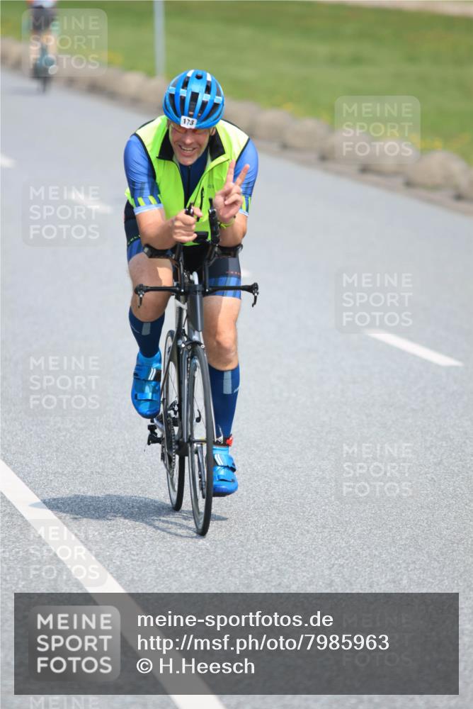 15.06.2025 - 27. Vierlanden-Triathlon H.Heesch http://msf.ph/oto/7985963 15.06.2025 11:33:06 Radfahren 173, 755, 757, 950 meine-sportfotos.de