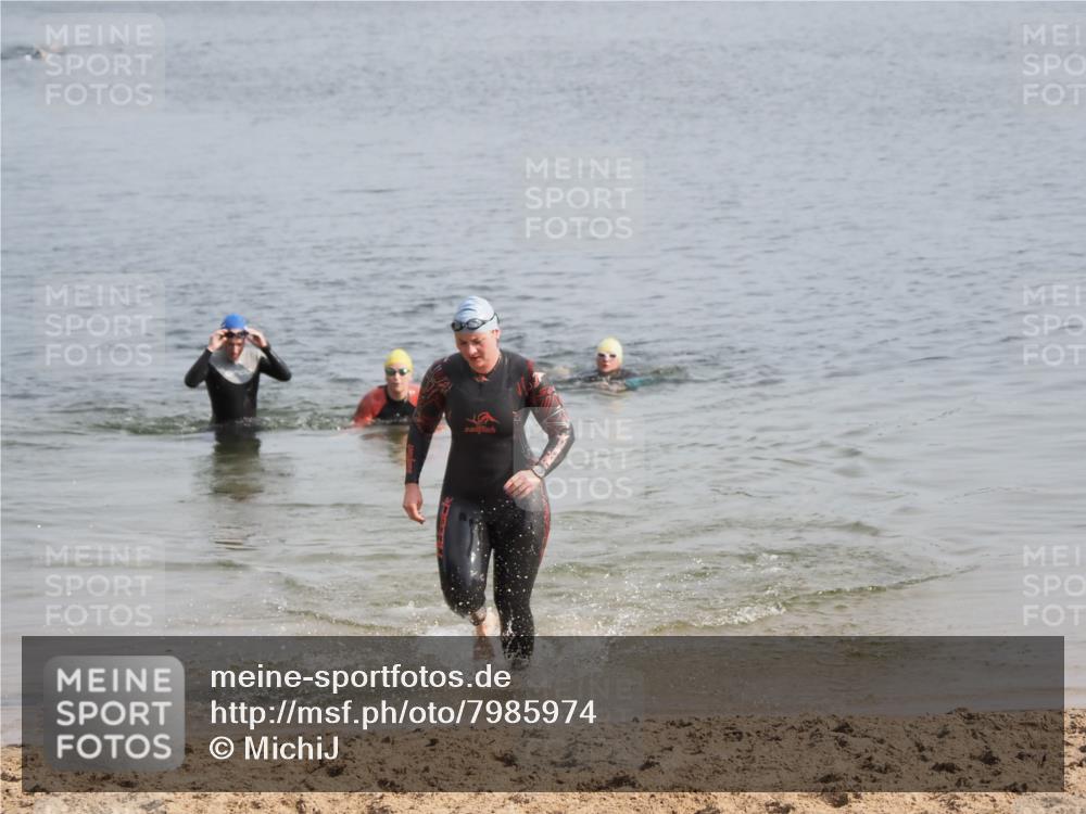 21.06.2025 - 27. Vierlanden-Triathlon MichiJ http://msf.ph/oto/7985974 15.06.2026 09:11:49 Schwimmen 245 meine-sportfotos.de
