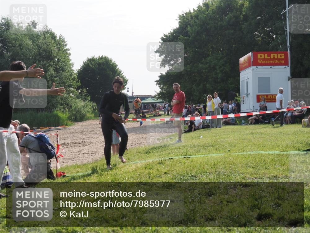 15.06.2025 - 27. Vierlanden-Triathlon KatJ http://msf.ph/oto/7985977 15.06.2025 09:00:44 Schwimmen 58 meine-sportfotos.de
