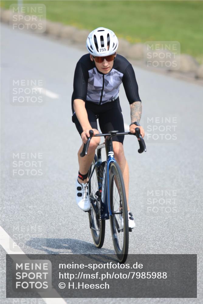 15.06.2025 - 27. Vierlanden-Triathlon H.Heesch http://msf.ph/oto/7985988 15.06.2025 11:33:09 Radfahren 173, 755, 757, 914, 950 meine-sportfotos.de