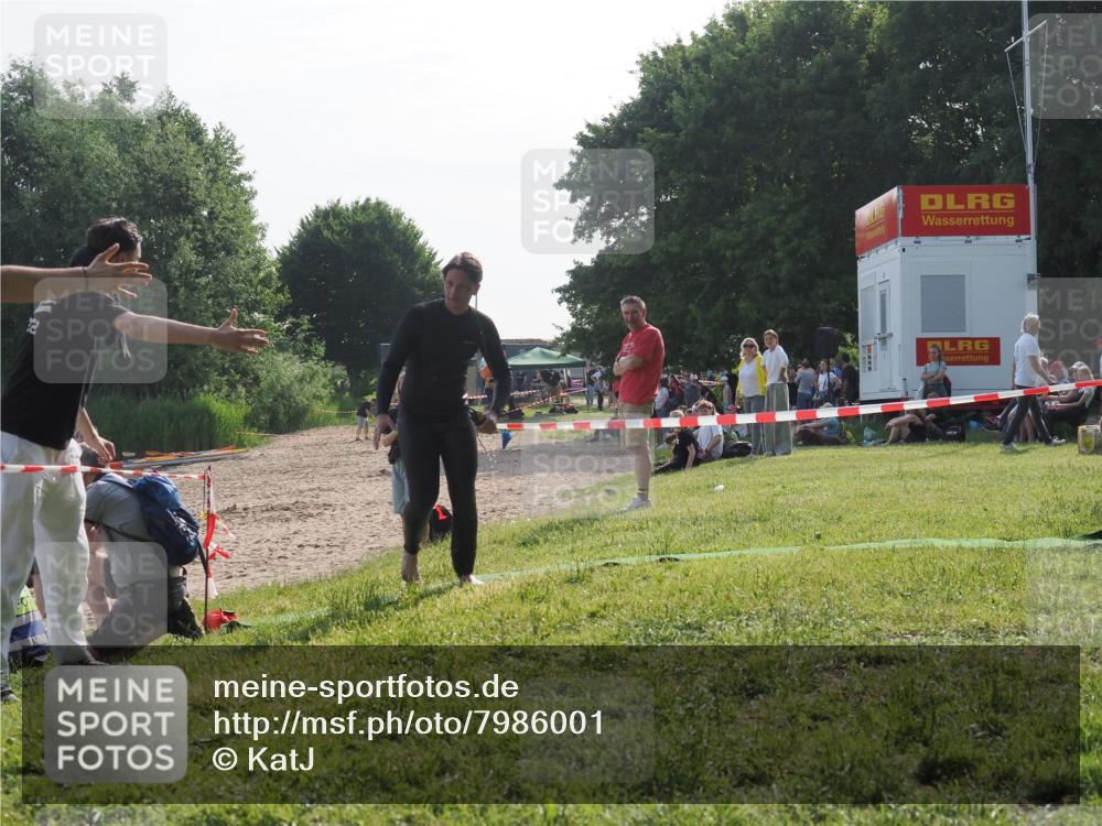 15.06.2025 - 27. Vierlanden-Triathlon KatJ http://msf.ph/oto/7986001 15.06.2025 09:00:44 Schwimmen 58 meine-sportfotos.de