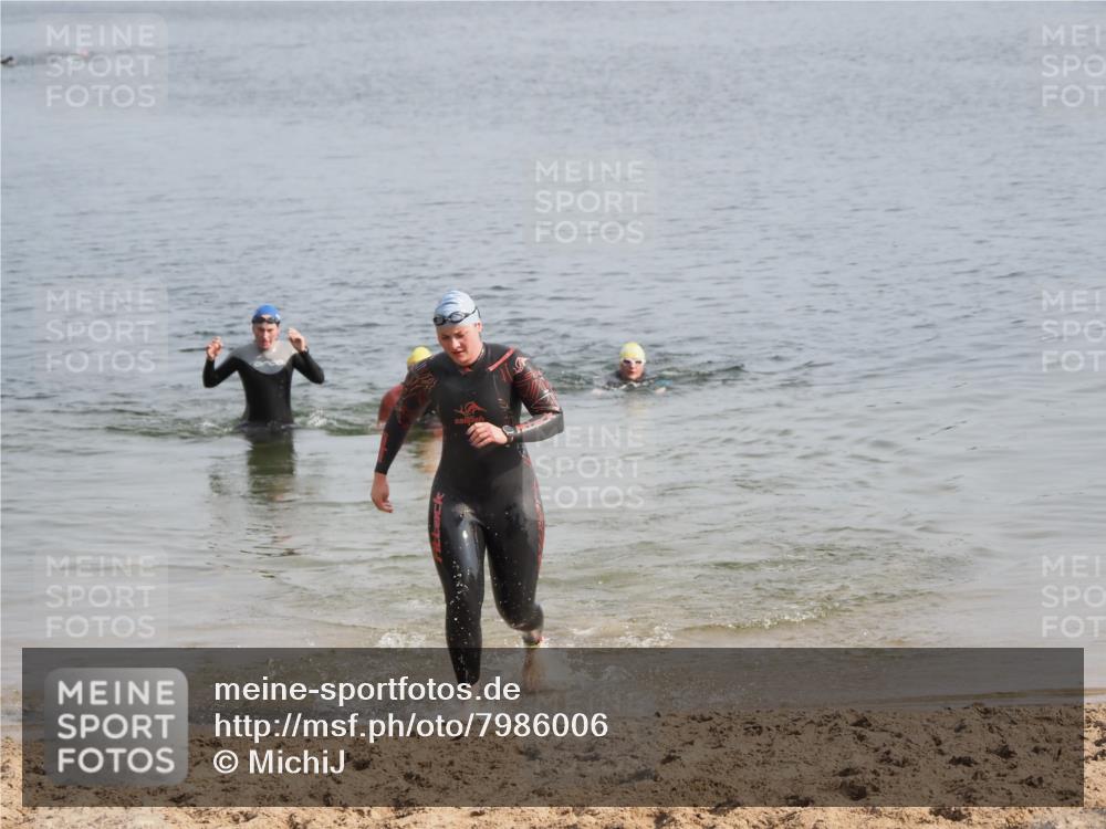 21.06.2025 - 27. Vierlanden-Triathlon MichiJ http://msf.ph/oto/7986006 15.06.2026 09:11:49 Schwimmen 245 meine-sportfotos.de