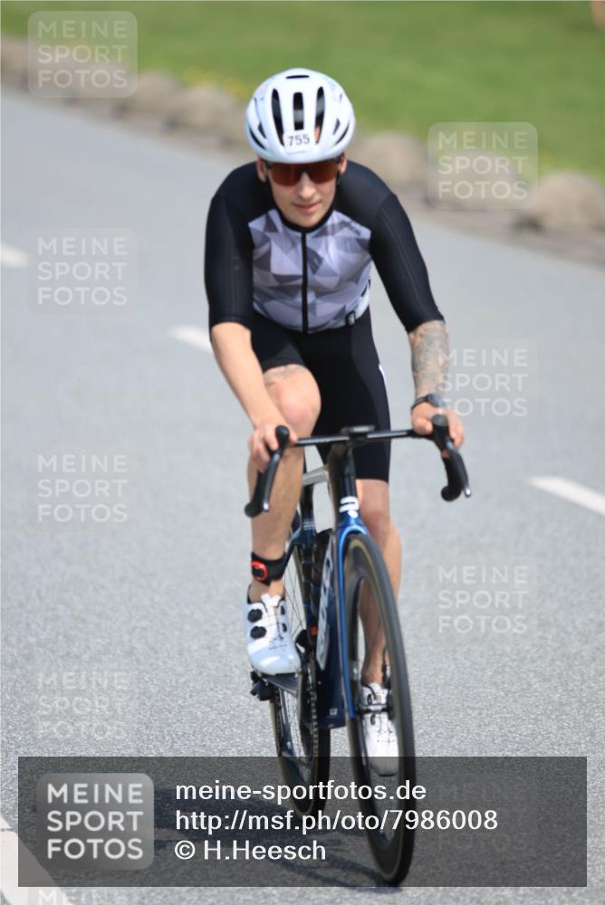 15.06.2025 - 27. Vierlanden-Triathlon H.Heesch http://msf.ph/oto/7986008 15.06.2025 11:33:09 Radfahren 173, 755, 757, 914, 950 meine-sportfotos.de