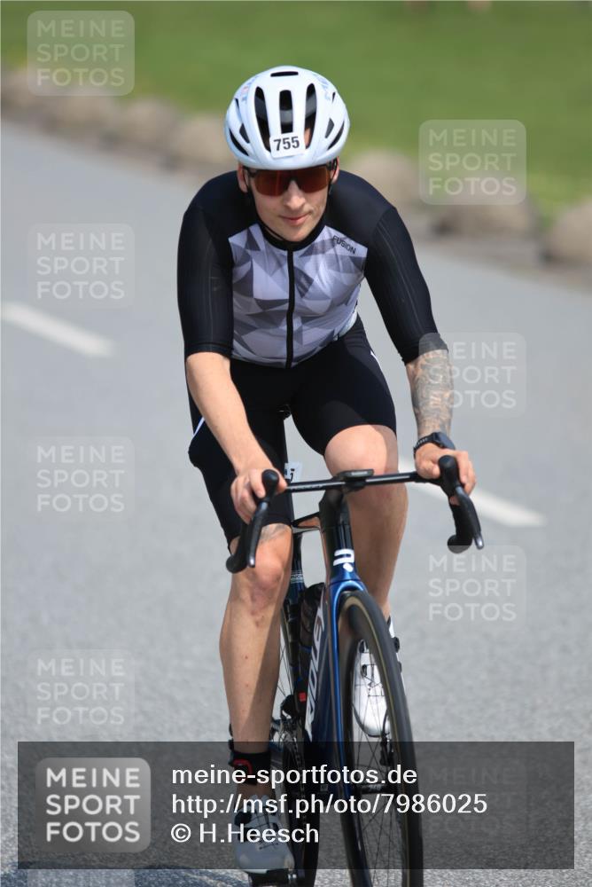 15.06.2025 - 27. Vierlanden-Triathlon H.Heesch http://msf.ph/oto/7986025 15.06.2025 11:33:09 Radfahren 173, 755, 757, 914, 950 meine-sportfotos.de