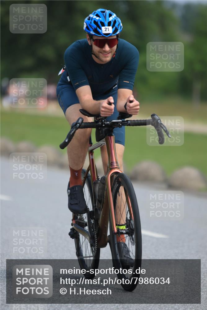 15.06.2025 - 27. Vierlanden-Triathlon H.Heesch http://msf.ph/oto/7986034 15.06.2025 11:06:46 Radfahren 21, 214, 226, 227, 593, 691 meine-sportfotos.de