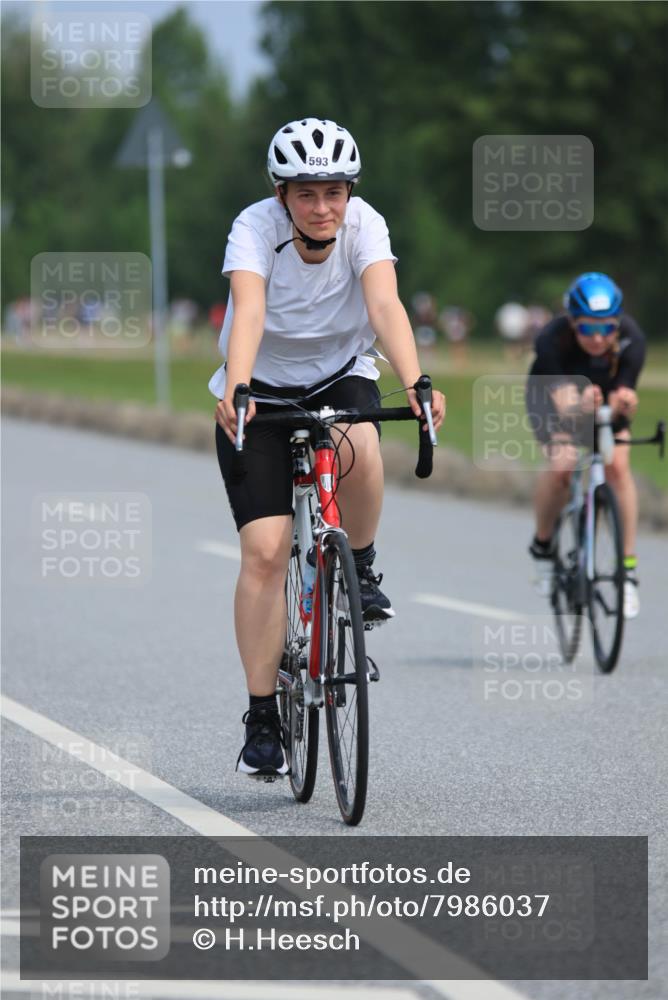 15.06.2025 - 27. Vierlanden-Triathlon H.Heesch http://msf.ph/oto/7986037 15.06.2025 11:06:50 Radfahren 21, 214, 226, 227, 593, 691 meine-sportfotos.de