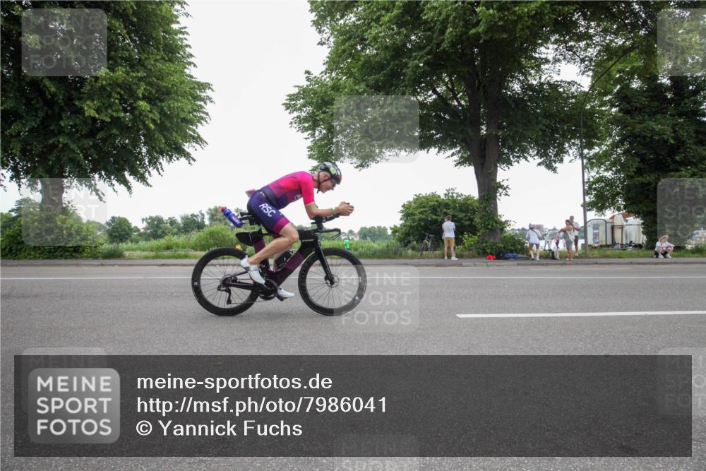 15.06.2025 - 7 Türme Triathlon Yannick Fuchs http://msf.ph/oto/7986041 15.06.2025 11:46:05 Radfahren 208, 273 meine-sportfotos.de