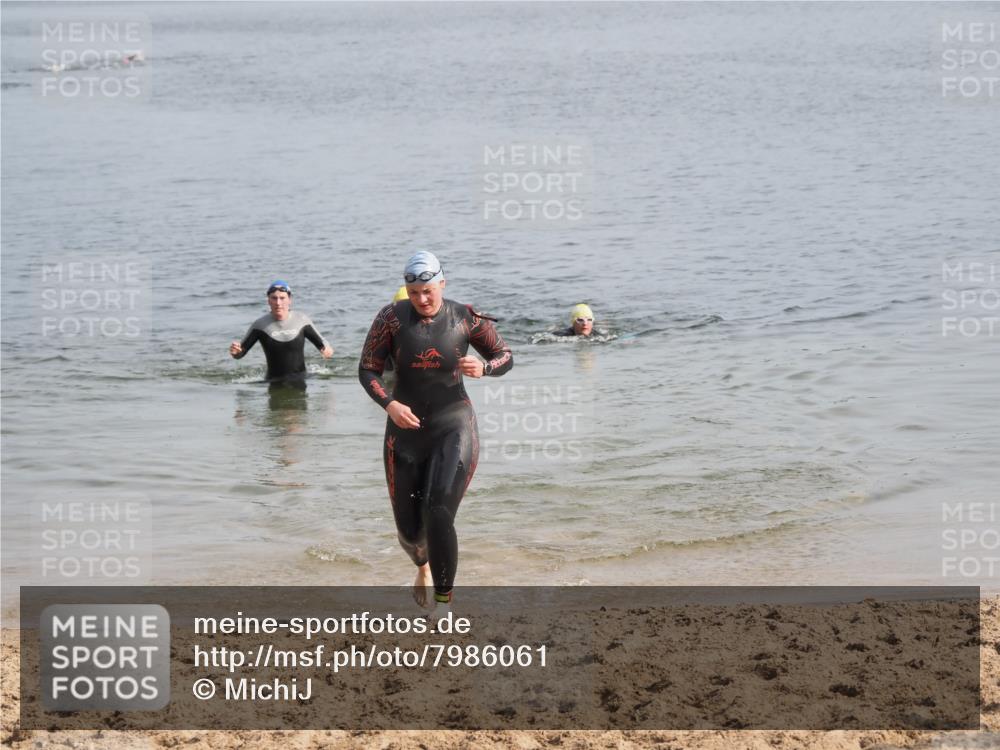 21.06.2025 - 27. Vierlanden-Triathlon MichiJ http://msf.ph/oto/7986061 15.06.2026 09:11:50 Schwimmen 245 meine-sportfotos.de