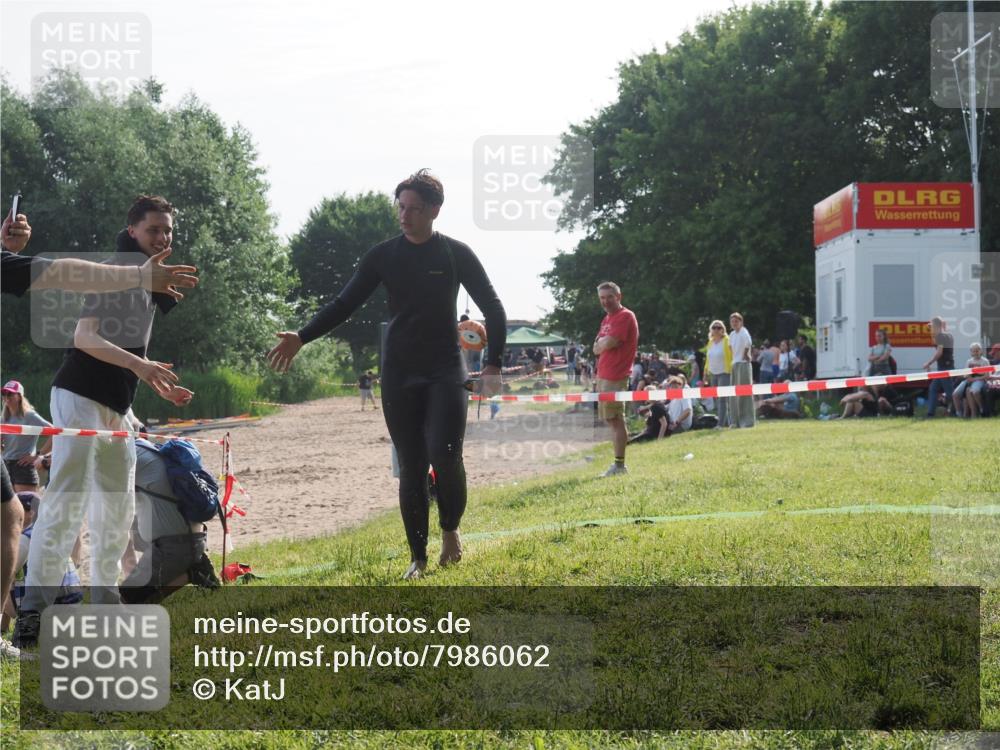15.06.2025 - 27. Vierlanden-Triathlon KatJ http://msf.ph/oto/7986062 15.06.2025 09:00:46 Schwimmen 58 meine-sportfotos.de