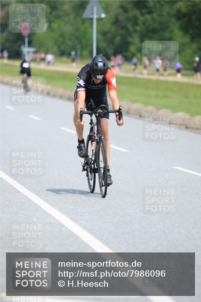 15.06.2025 - 27. Vierlanden-Triathlon H.Heesch http://msf.ph/oto/7986096 15.06.2025 11:33:27 Radfahren 157, 732 meine-sportfotos.de