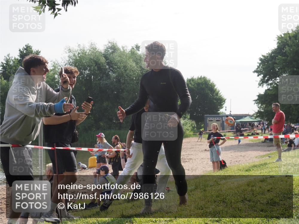 15.06.2025 - 27. Vierlanden-Triathlon KatJ http://msf.ph/oto/7986126 15.06.2025 09:00:48 Schwimmen 58, 217 meine-sportfotos.de