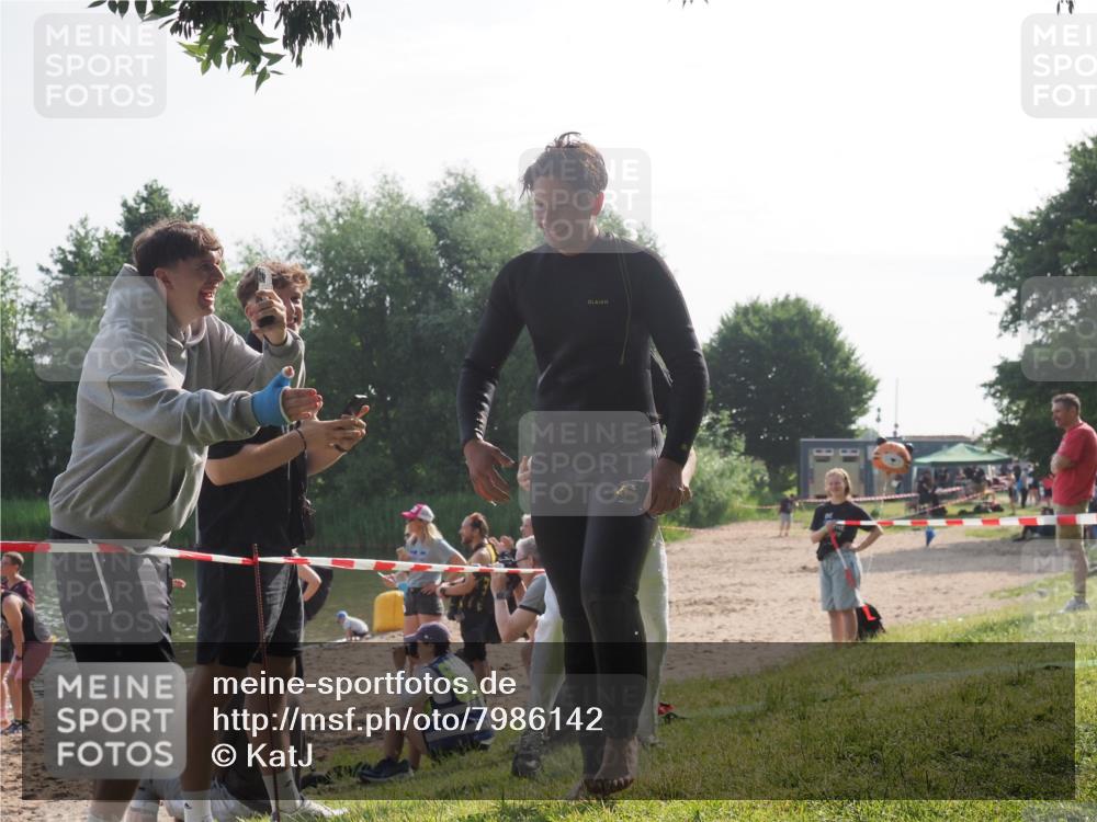 15.06.2025 - 27. Vierlanden-Triathlon KatJ http://msf.ph/oto/7986142 15.06.2025 09:00:48 Schwimmen 58, 217 meine-sportfotos.de