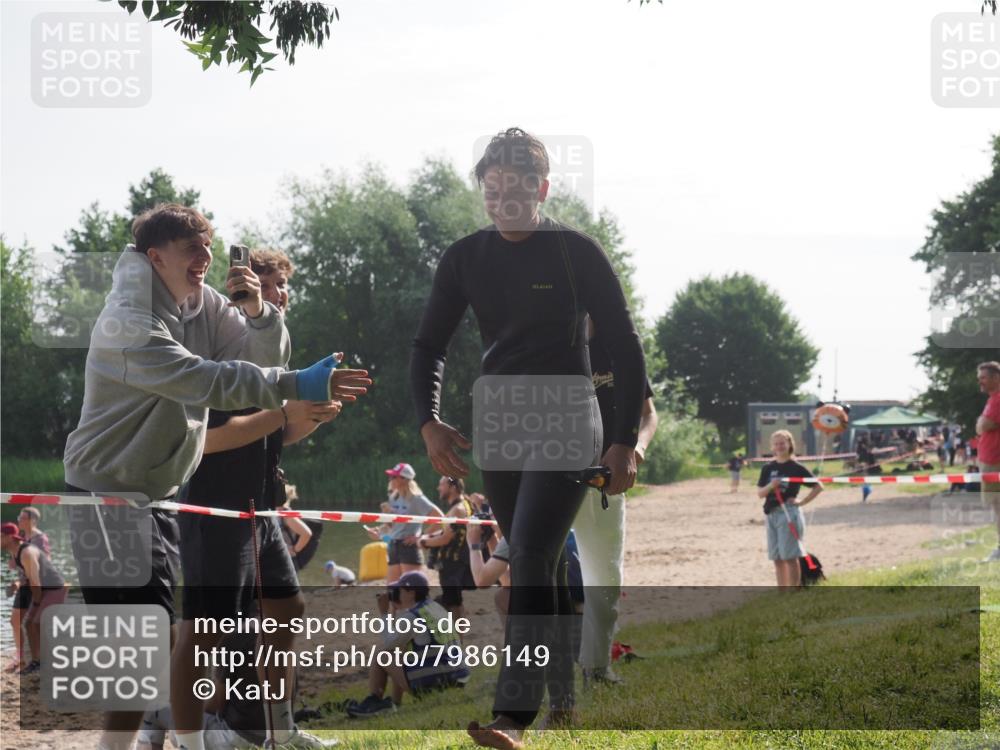 15.06.2025 - 27. Vierlanden-Triathlon KatJ http://msf.ph/oto/7986149 15.06.2025 09:00:48 Schwimmen 58, 217 meine-sportfotos.de