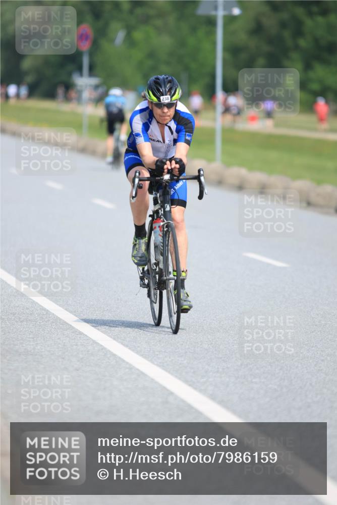 15.06.2025 - 27. Vierlanden-Triathlon H.Heesch http://msf.ph/oto/7986159 15.06.2025 11:33:46 Radfahren 238, 661, 692 meine-sportfotos.de