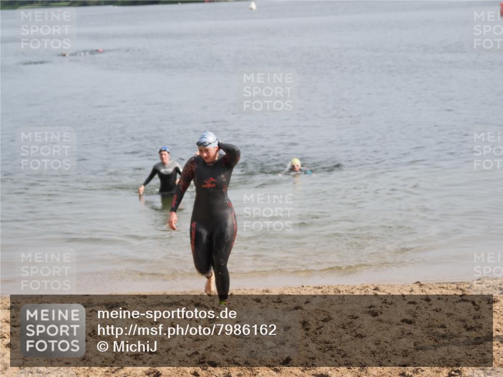 21.06.2025 - 27. Vierlanden-Triathlon MichiJ http://msf.ph/oto/7986162 15.06.2026 09:11:50 Schwimmen 245 meine-sportfotos.de