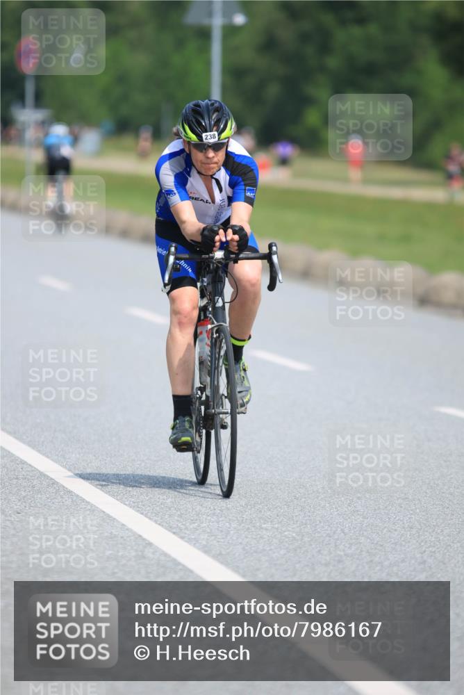 15.06.2025 - 27. Vierlanden-Triathlon H.Heesch http://msf.ph/oto/7986167 15.06.2025 11:33:46 Radfahren 238, 661, 692 meine-sportfotos.de