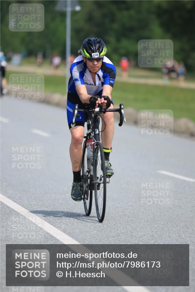 15.06.2025 - 27. Vierlanden-Triathlon H.Heesch http://msf.ph/oto/7986173 15.06.2025 11:33:47 Radfahren 238, 241, 661, 692 meine-sportfotos.de