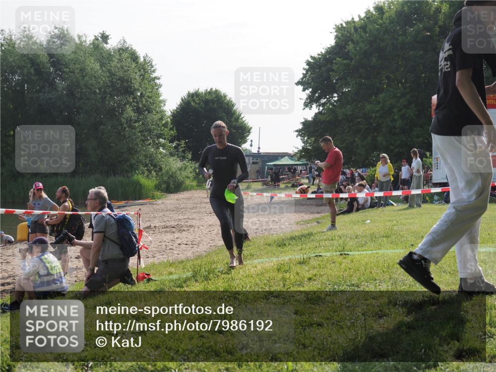 15.06.2025 - 27. Vierlanden-Triathlon KatJ http://msf.ph/oto/7986192 15.06.2025 09:00:54 Schwimmen 217 meine-sportfotos.de
