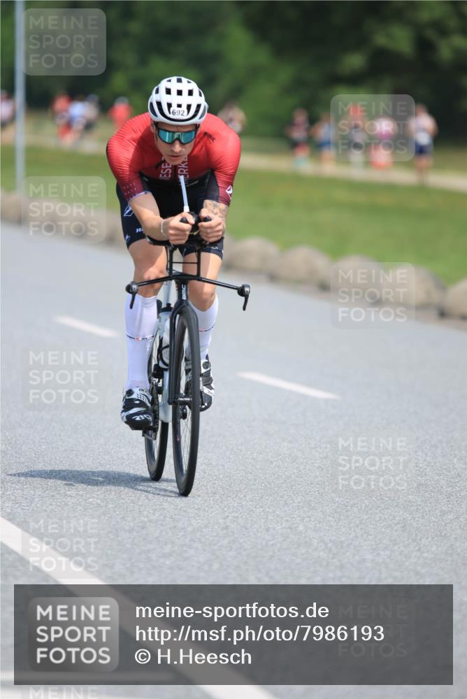 15.06.2025 - 27. Vierlanden-Triathlon H.Heesch http://msf.ph/oto/7986193 15.06.2025 11:33:49 Radfahren 238, 241, 661, 692 meine-sportfotos.de