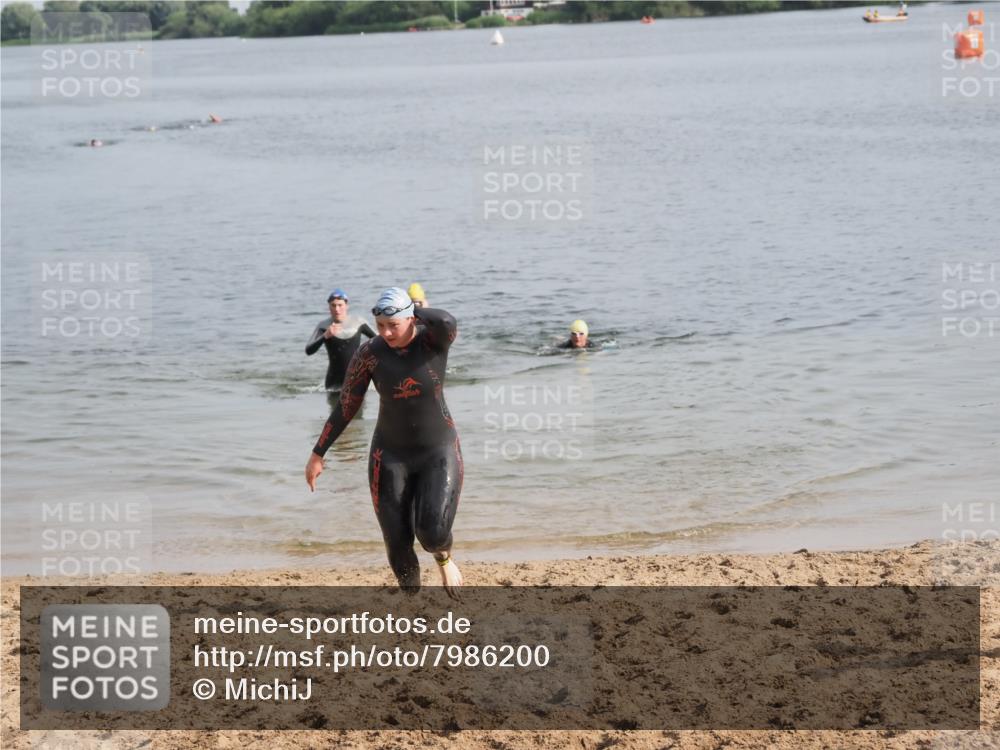 21.06.2025 - 27. Vierlanden-Triathlon MichiJ http://msf.ph/oto/7986200 15.06.2026 09:11:51 Schwimmen 229, 245 meine-sportfotos.de