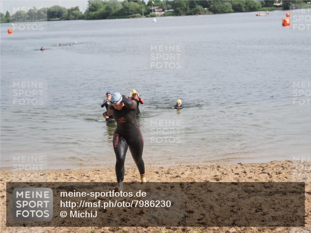 21.06.2025 - 27. Vierlanden-Triathlon MichiJ http://msf.ph/oto/7986230 15.06.2026 09:11:51 Schwimmen 229, 245 meine-sportfotos.de