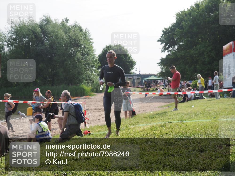 15.06.2025 - 27. Vierlanden-Triathlon KatJ http://msf.ph/oto/7986246 15.06.2025 09:00:55 Schwimmen 217 meine-sportfotos.de