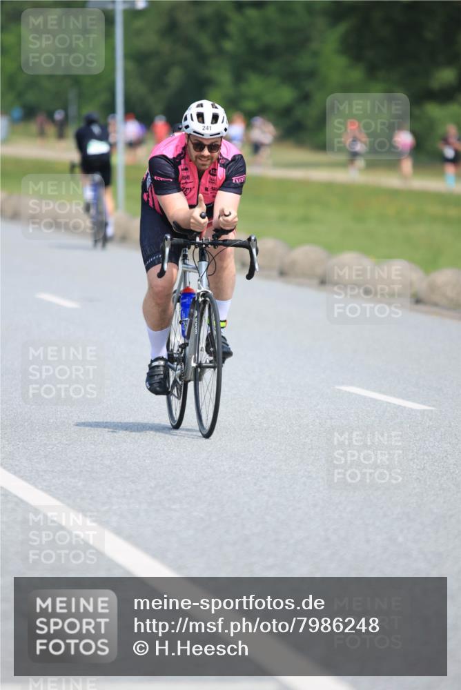 15.06.2025 - 27. Vierlanden-Triathlon H.Heesch http://msf.ph/oto/7986248 15.06.2025 11:33:54 Radfahren 221, 241, 692 meine-sportfotos.de