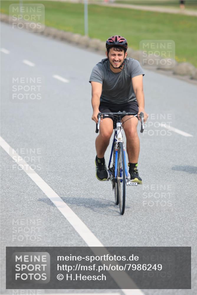 15.06.2025 - 27. Vierlanden-Triathlon H.Heesch http://msf.ph/oto/7986249 15.06.2025 11:08:17 Radfahren 191, 295, 662, 738, 743 meine-sportfotos.de